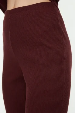 Trendyol Conjunto de pijama de pana en color burdeos Hot