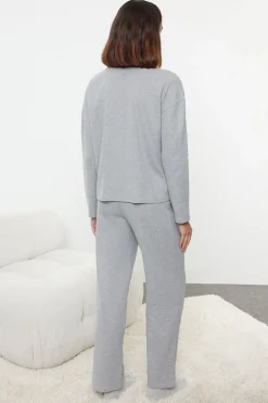 Trendyol Conjunto pijama felpa gris