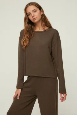 Trendyol Conjunto pijama largo invierno marrón marr&oacute;n