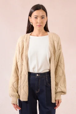 Molly Bracken Cárdigan de manga larga en punto calado detalle corazones Beige Online