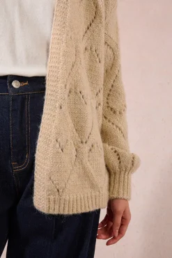 Molly Bracken Cárdigan de manga larga en punto calado detalle corazones Beige Online