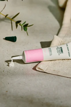 The Body Shop Crema Contorno de Ojos Vitamina E Multicolor