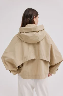 Hoss Intropia Daniela. Gabardina corta Marfil Sale