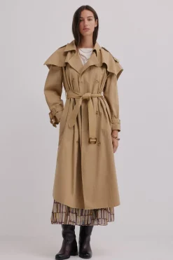 Hoss Intropia Danièle. Gabardina bordada Marfil New