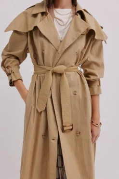 Hoss Intropia Danièle. Gabardina bordada Marfil New