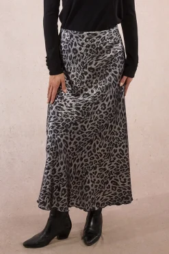 Molly Bracken Falda larga satinada con estampado Gris New