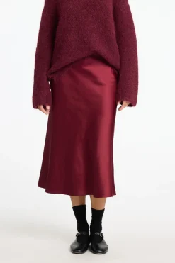 Selected Falda midi fluida confeccionada con materiales reciclados. Vino New