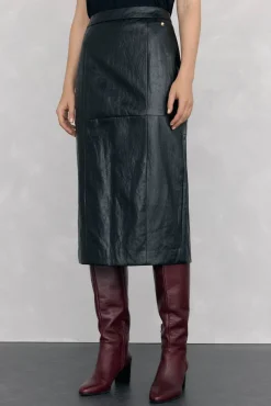 Pedro del Hierro Falda recta simil piel relieve Negro Hot