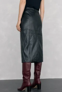 Pedro del Hierro Falda recta simil piel relieve Negro Hot