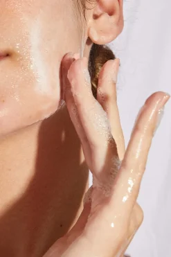 Salad Code Gel limpiador facial beige Outlet