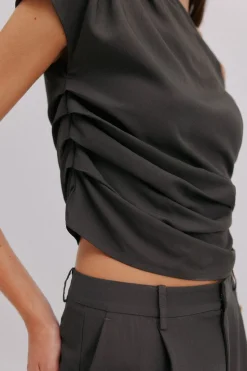 Hoss Intropia Gisèle. Top asimétrico Gris Discount