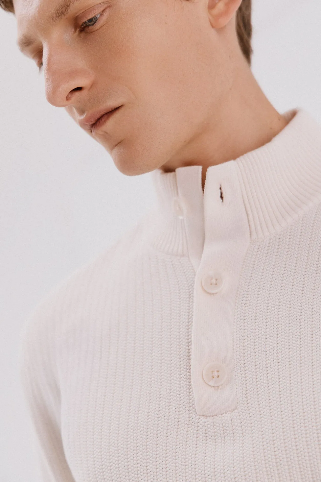 Cortefiel Jersey algodón estructura cuello alto con botones Marfil Discount