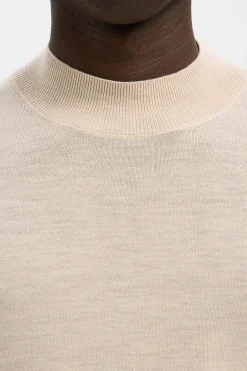 Selected Jersey cuello mock 100% lana merino. Beige