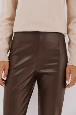 Cortefiel Legging de mujer de polipiel elástica Marr&oacute;n oscuro