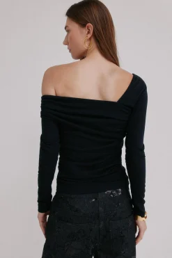 Hoss Intropia Magnolia. Top escote asimétrico Negro New