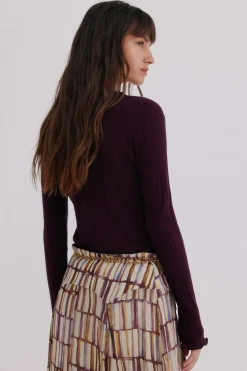 Hoss Intropia Nidia. Top con detalle de ondas Granate Outlet