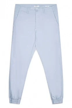 Pepe Jeans Pantalón chino popelin con puño en el bajo. azul