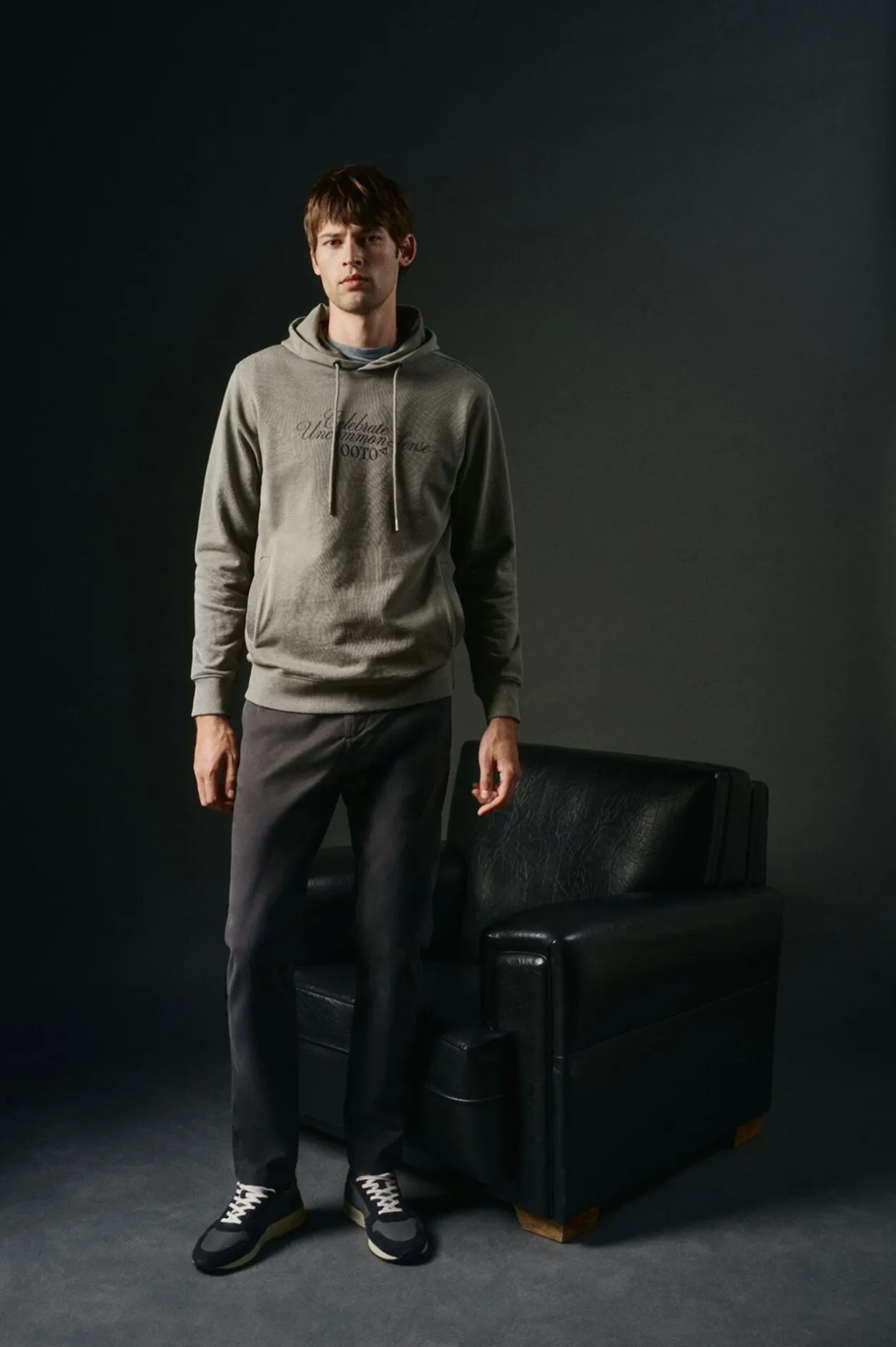 OOTO Pantalón chino slim Gris oscuro Best