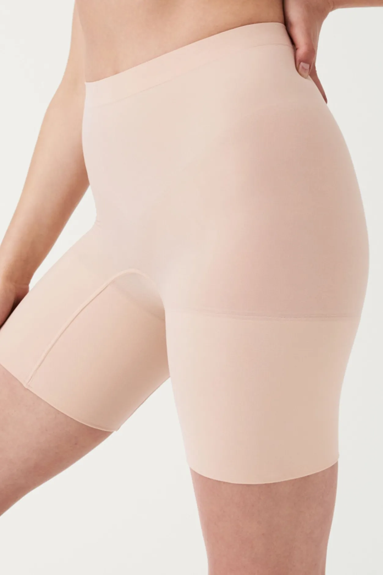 Spanx Pantalón corto a media pierna compresion media nude