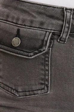 System Action Pantalón denim bolsillos plastrón negro