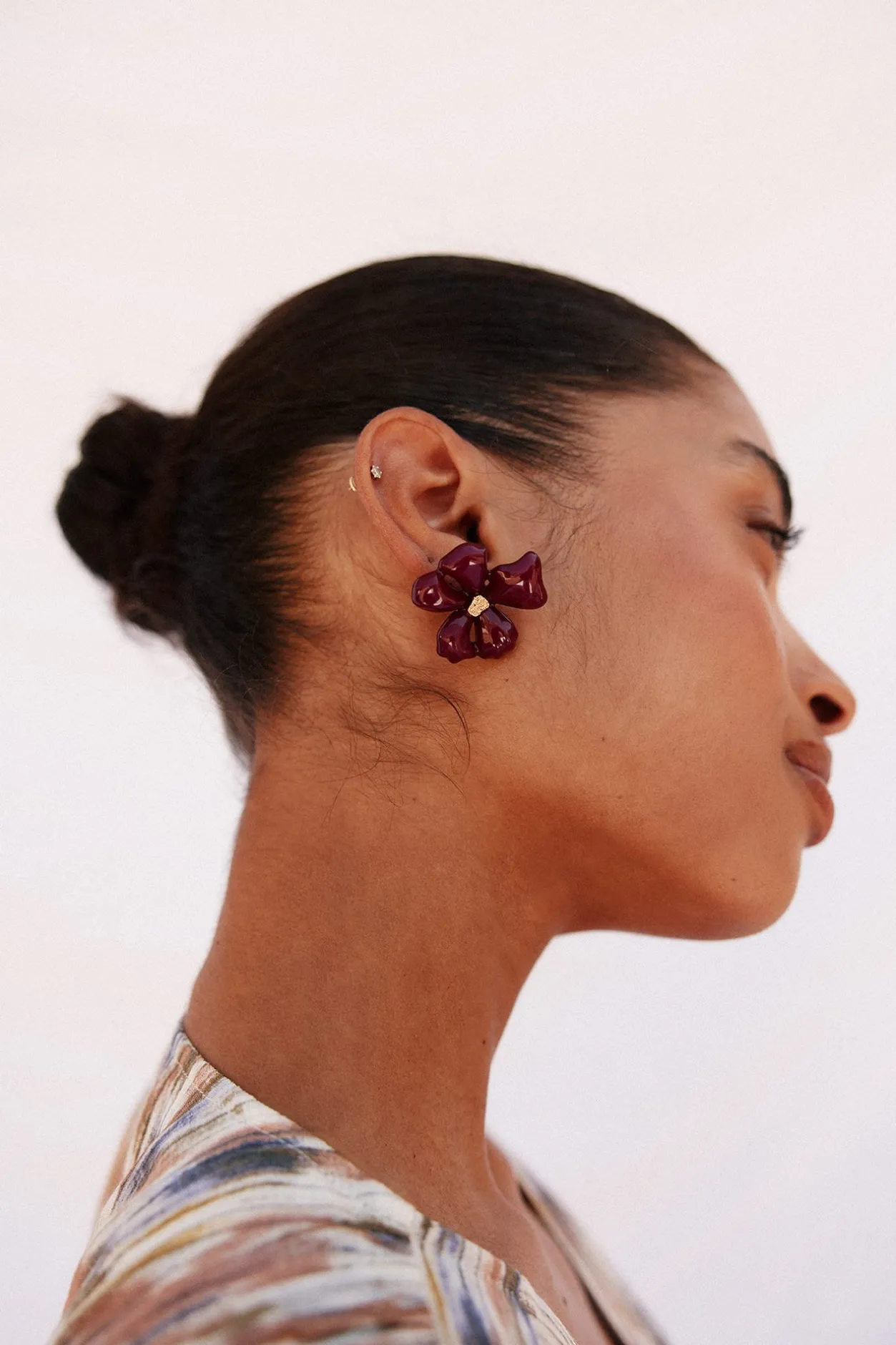 Cortefiel Pendientes de flor vintage Granate Best