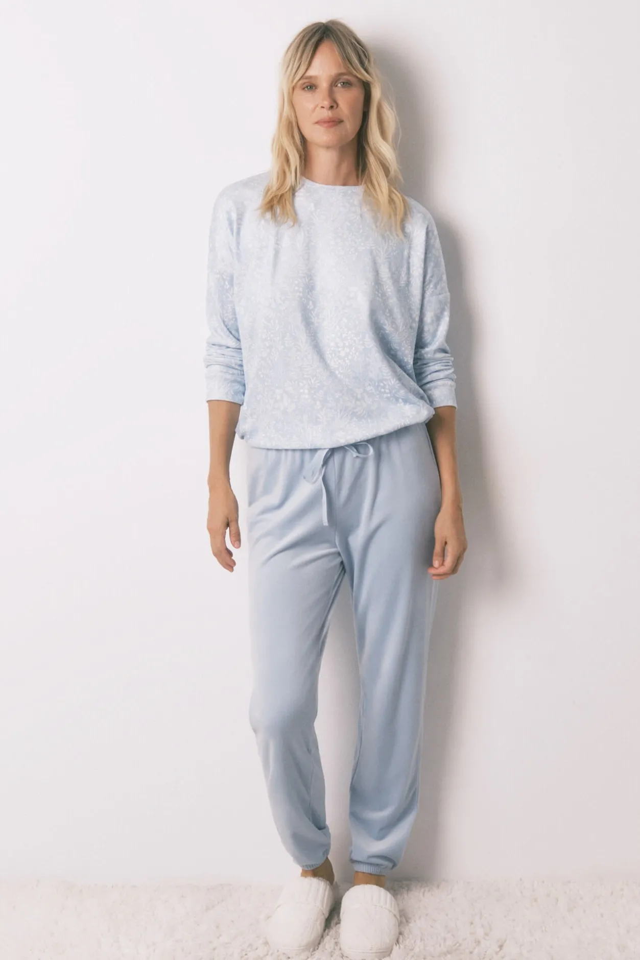 Women'secret Pijama largo terciopelo brillo flores azul Hot