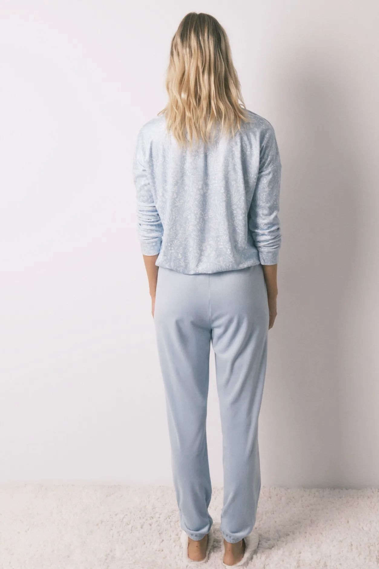 Women'secret Pijama largo terciopelo brillo flores azul Hot