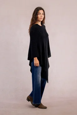 Molly Bracken Poncho asimétrico con flecos Negro New