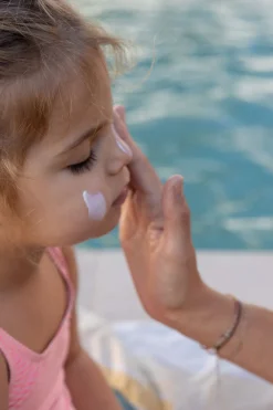 Freshly Cosmetics Protector solar mineral SPF 50+ estampado New