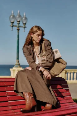 Hoss Intropia Reyes. Falda con pliegues Marron oscuro Hot