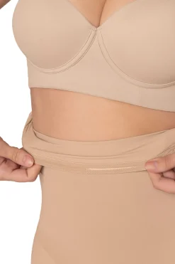 Leonisa Short media pierna tiro extra alto, levanta glúteos beige
