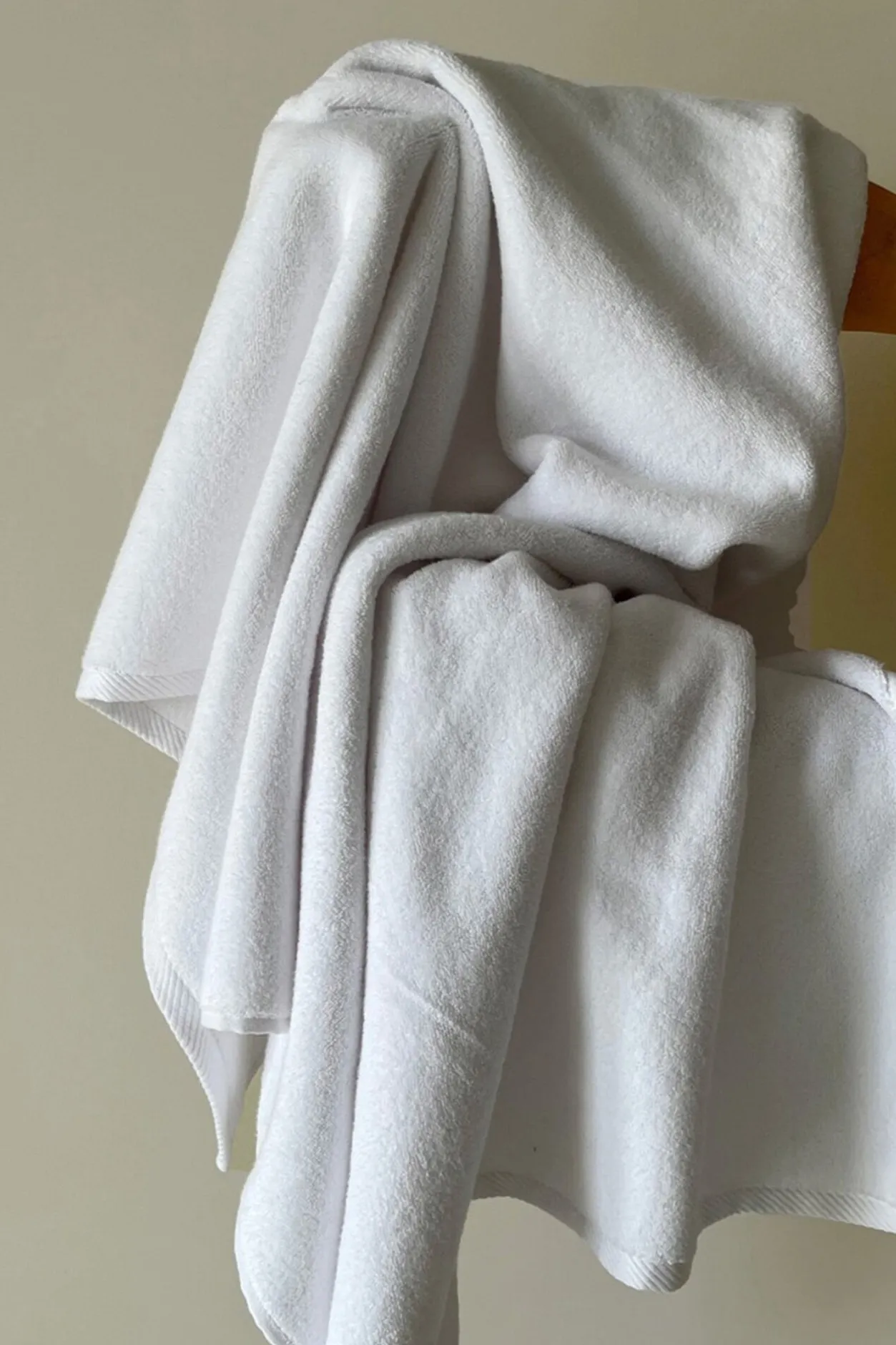 Bassols Toalla baño asana 600g/m2 zero twist 160x100 Blanco Clearance