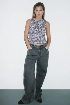 Springfield Top ajustado florecitas negro Hot