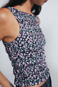 Springfield Top ajustado florecitas negro Hot