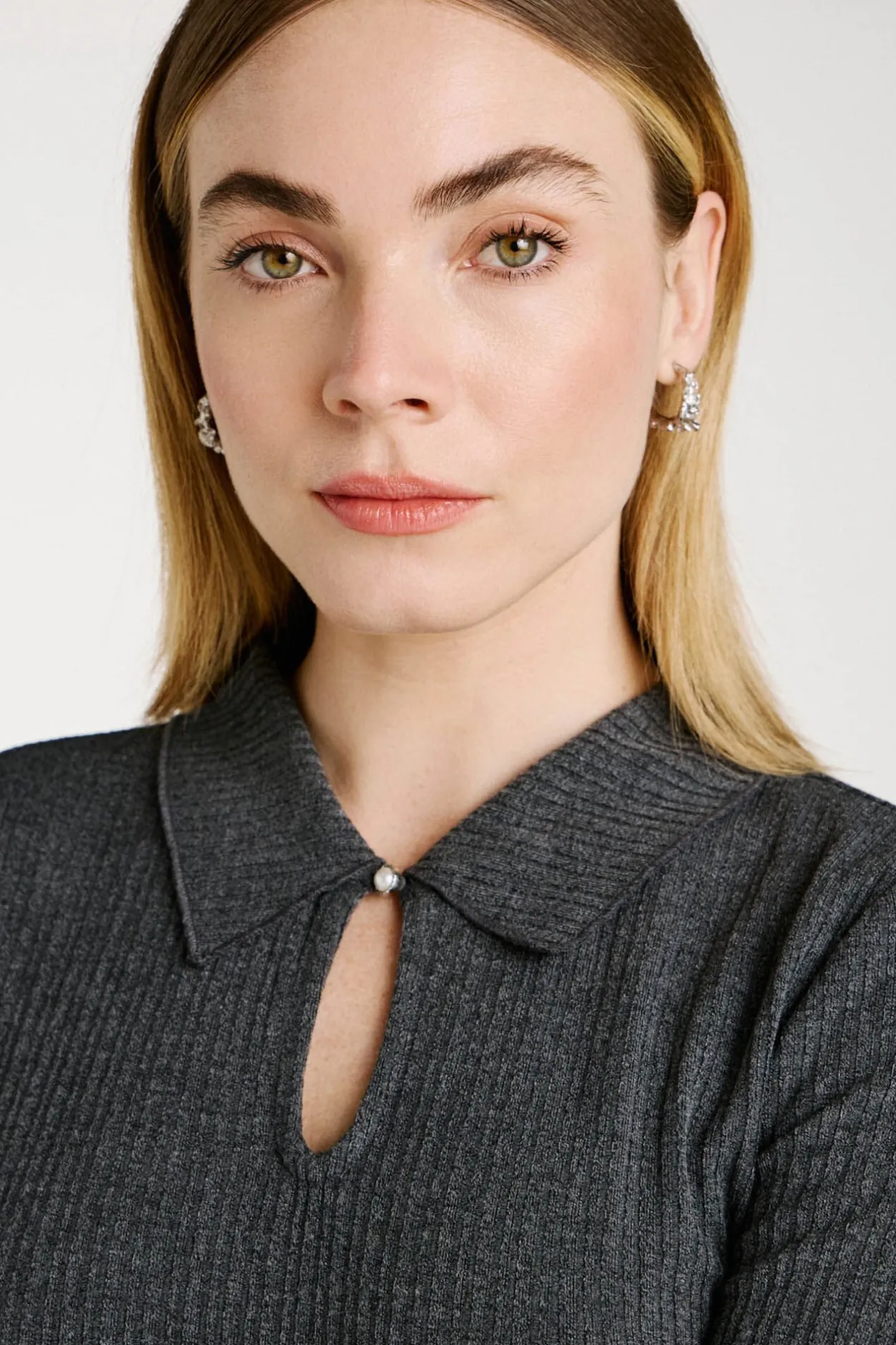 Vila Top de manga larga con cuello polo Gris Online