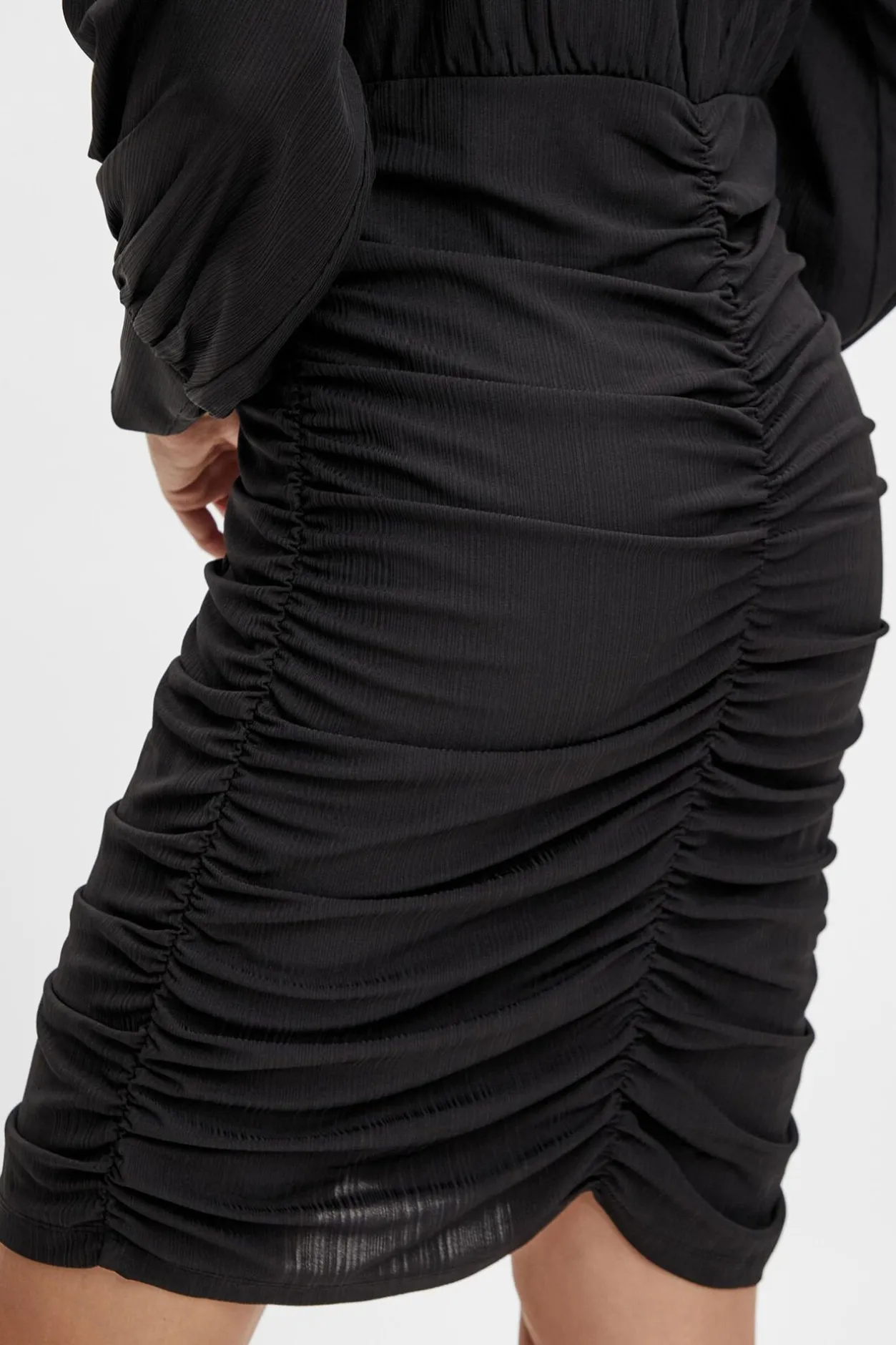 Vila Vestido corto entallado fruncido Negro Best