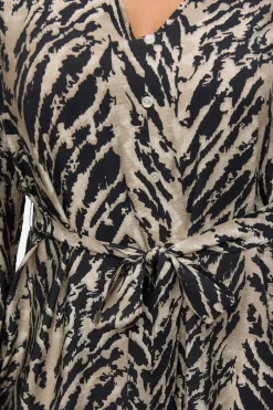 Vero Moda Curve Vestido de manga larga cuello pico Curve Negro