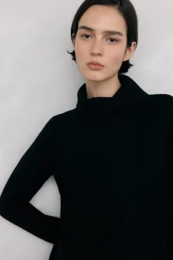 Pedro del Hierro Vestido de punto con detalle de encaje en bajo. Negro