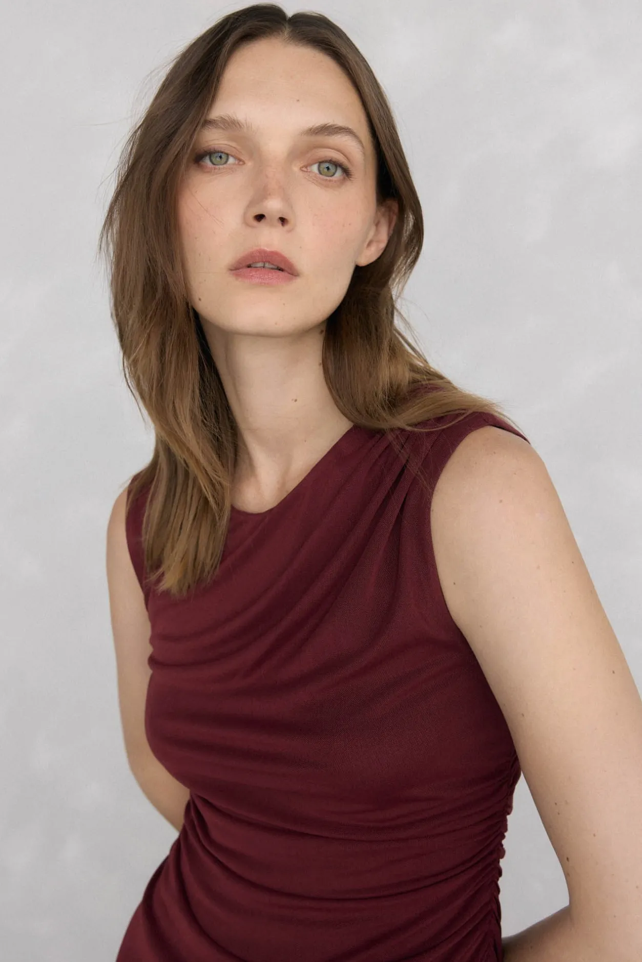 Pedro del Hierro Vestido midi recto frunces tul Burdeos Outlet