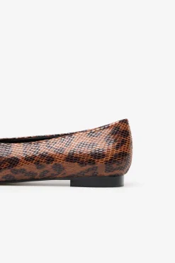 Cortefiel Zapato bailarina Estampado marr&oacute;n Hot